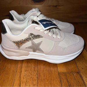 Vintage Havana Run Nude Glitter Star Sneaker. NWT